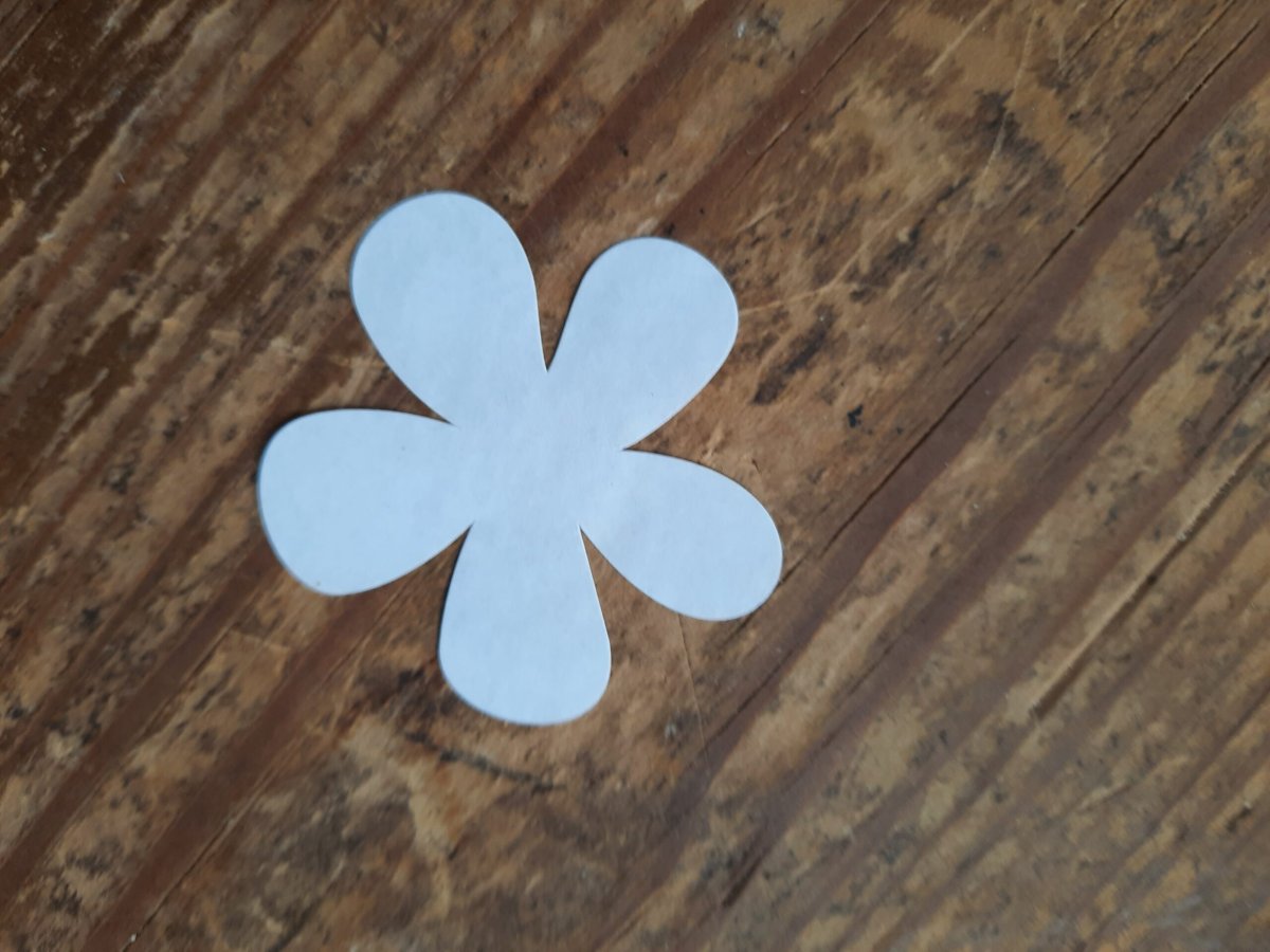 Klistermärke blomma 4.2×4.2cm vit